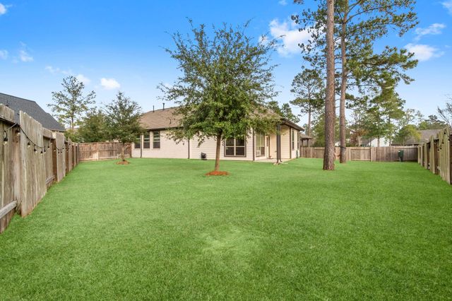 248 Crest Edge Street, Montgomery, TX 77316