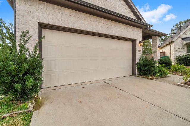 248 Crest Edge Street, Montgomery, TX 77316