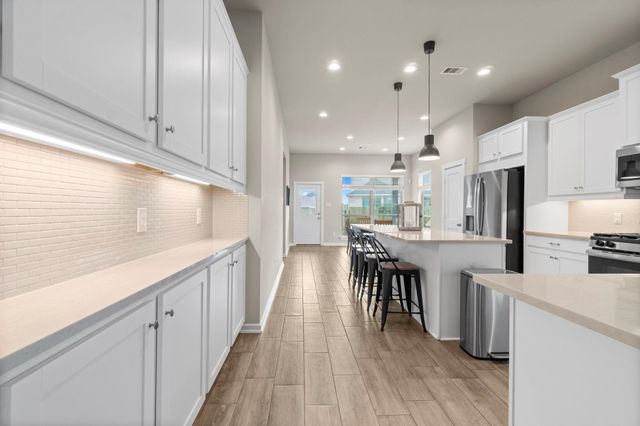 248 Crest Edge Street, Montgomery, TX 77316