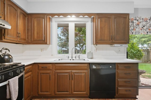 1114 Lexington Lane, Batavia, IL 60510