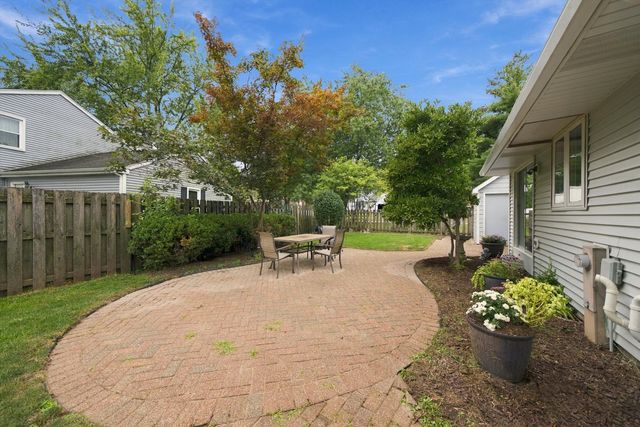1114 Lexington Lane, Batavia, IL 60510