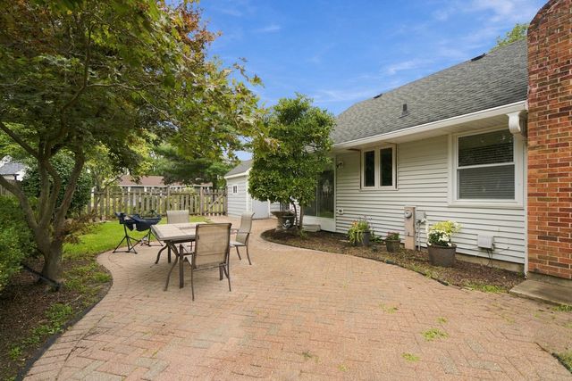 1114 Lexington Lane, Batavia, IL 60510