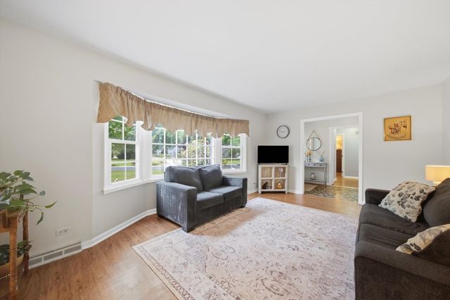 1114 Lexington Lane, Batavia, IL 60510