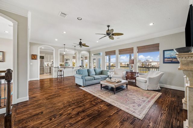 23 Fleming, Hitchcock, TX 77563