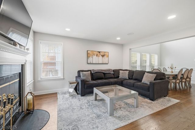 31 Gannett Ct, Wayne Twp., NJ 07470