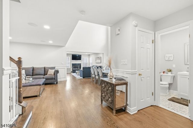 31 Gannett Ct, Wayne Twp., NJ 07470