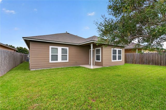 2622 Las Brisas St, Corpus Christi, TX 78414