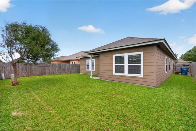 2622 Las Brisas St, Corpus Christi, TX 78414