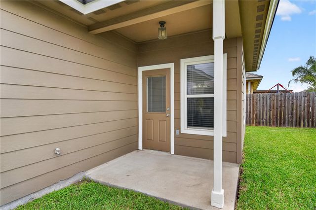 2622 Las Brisas St, Corpus Christi, TX 78414