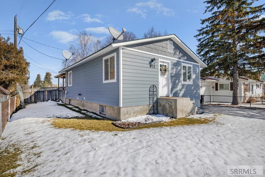 Image 2 of property listing at 675 Mcadoo, Blackfoot, ID 83221