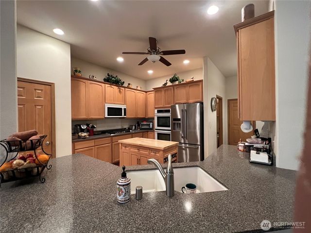 8536 Bainbridge Loop NE, Lacey, WA 98516