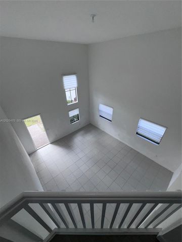 157 NE 27th Ter 157, Homestead, FL 33033