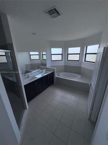 157 NE 27th Ter 157, Homestead, FL 33033