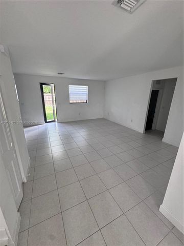 157 NE 27th Ter 157, Homestead, FL 33033