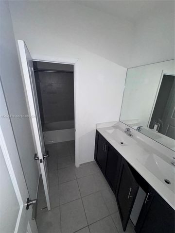 157 NE 27th Ter 157, Homestead, FL 33033