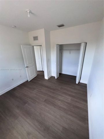 157 NE 27th Ter 157, Homestead, FL 33033