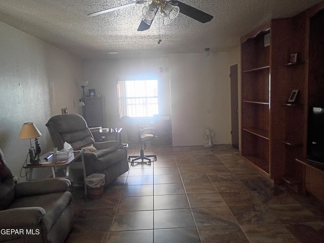 912 AGUA PRIETA Drive, El Paso, TX 79907