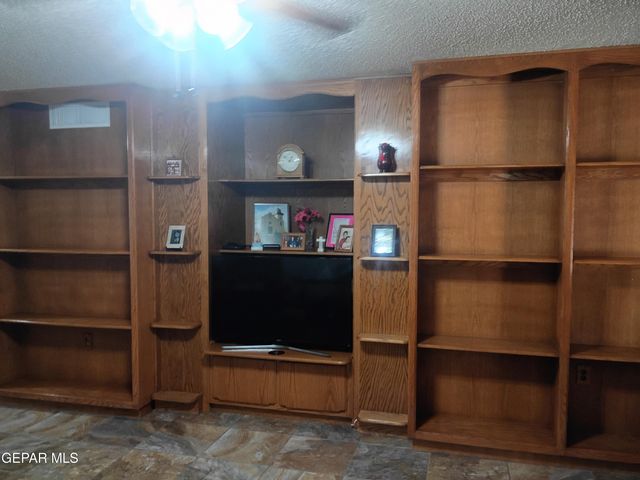 912 AGUA PRIETA Drive, El Paso, TX 79907