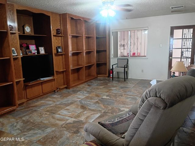 912 AGUA PRIETA Drive, El Paso, TX 79907