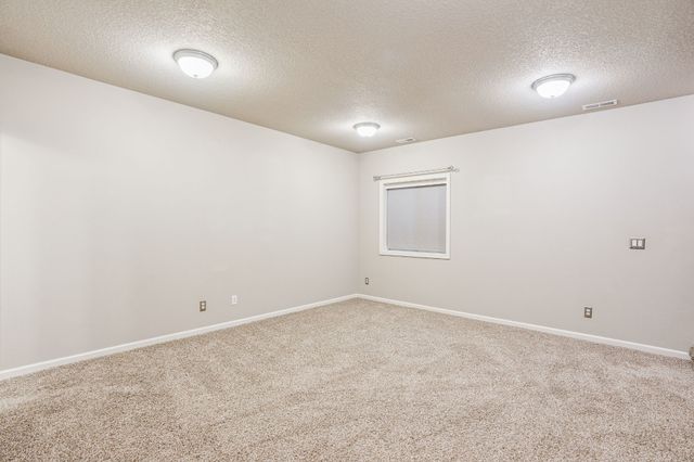 5895 Marble Circle, Johnston, IA 50131