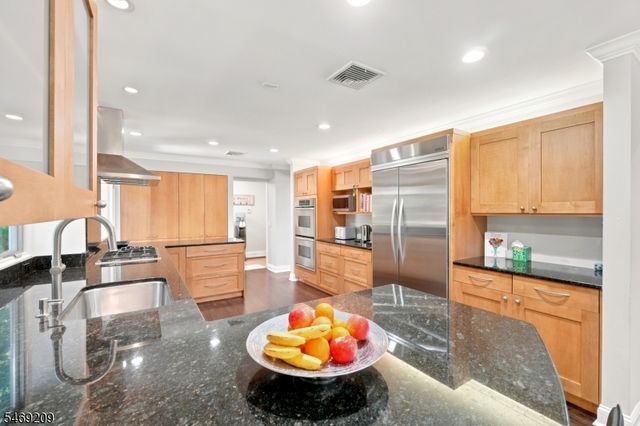 4 Tremont Ter, Livingston Twp., NJ 07039