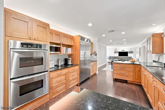 4 Tremont Ter, Livingston Twp., NJ 07039