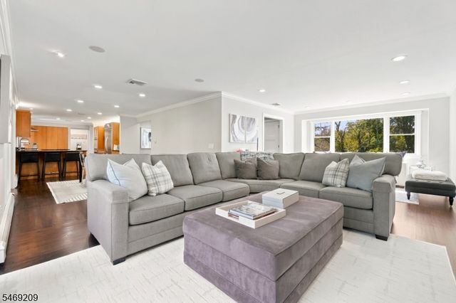 4 Tremont Ter, Livingston Twp., NJ 07039