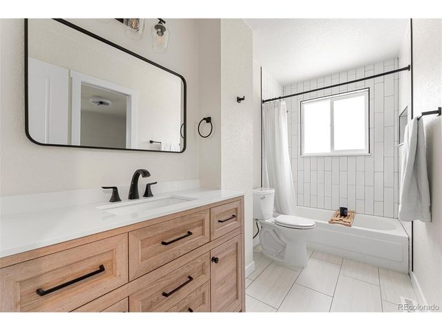 7683 S Vine St, Centennial, CO 80122