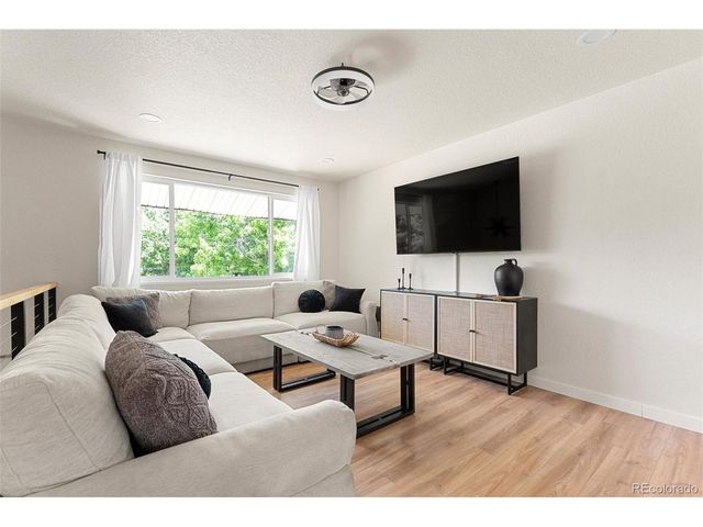 7683 S Vine St, Centennial, CO 80122