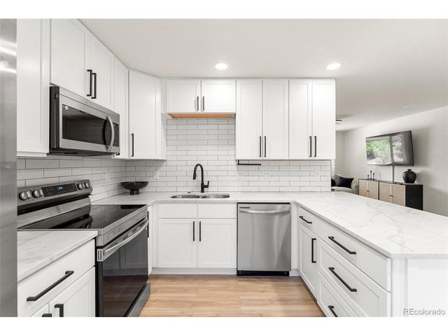 7683 S Vine St, Centennial, CO 80122