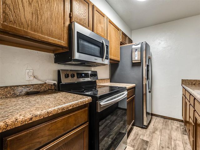 2910 Stonepoint Dr 2910, Edmond, OK 73034