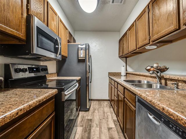 2910 Stonepoint Dr 2910, Edmond, OK 73034
