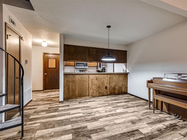 2910 Stonepoint Dr 2910, Edmond, OK 73034