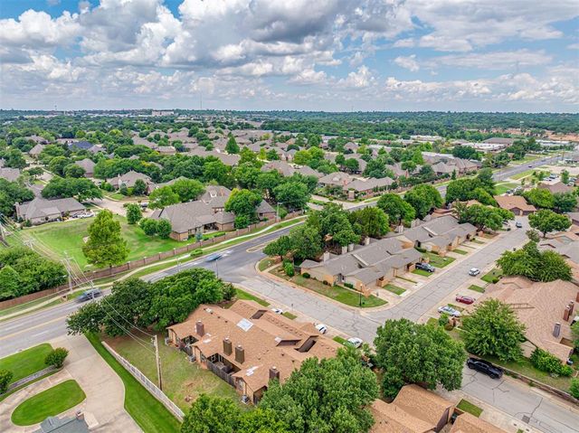 2910 Stonepoint Dr 2910, Edmond, OK 73034