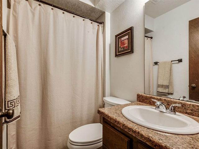 2910 Stonepoint Dr 2910, Edmond, OK 73034