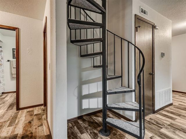 2910 Stonepoint Dr 2910, Edmond, OK 73034