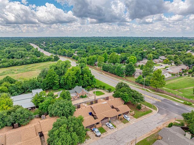 2910 Stonepoint Dr 2910, Edmond, OK 73034