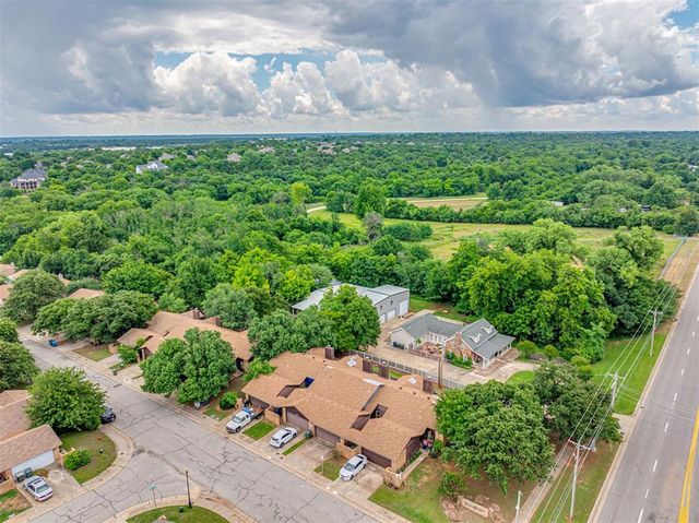 2910 Stonepoint Dr 2910, Edmond, OK 73034