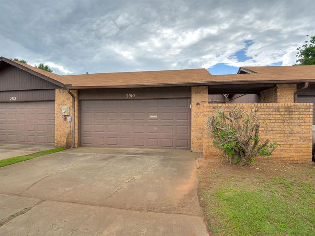 2910 Stonepoint Dr 2910, Edmond, OK 73034