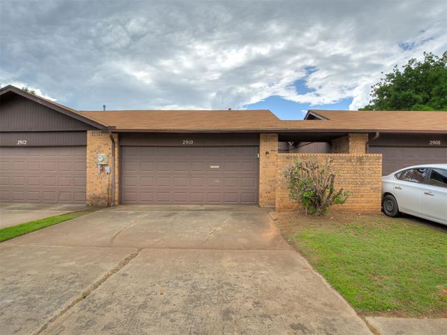 2910 Stonepoint Dr 2910, Edmond, OK 73034