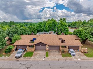 2910 Stonepoint Dr 2910, Edmond, OK 73034