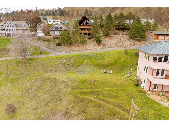 812 KLICKITAT St, Lyle, WA 98635