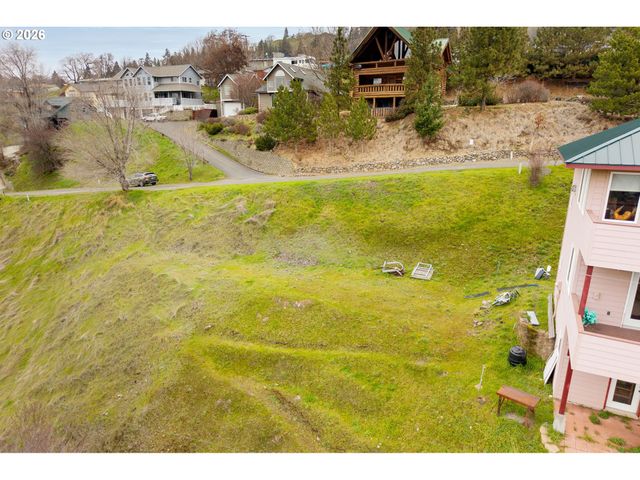 812 KLICKITAT St, Lyle, WA 98635