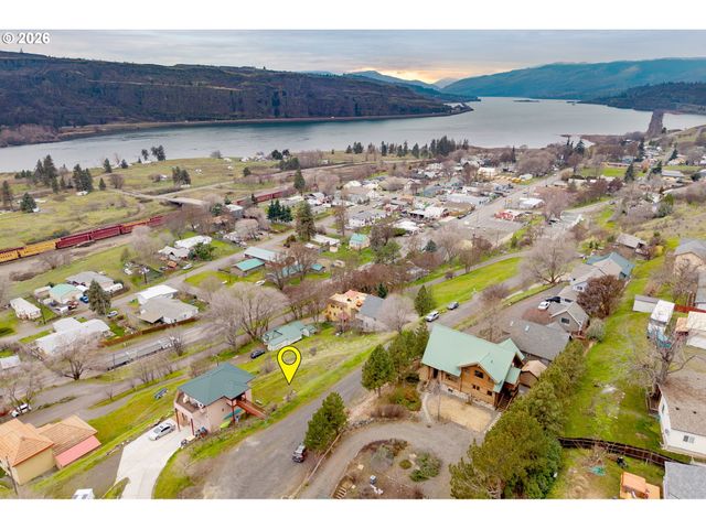 812 KLICKITAT St, Lyle, WA 98635