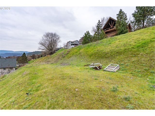 812 KLICKITAT St, Lyle, WA 98635