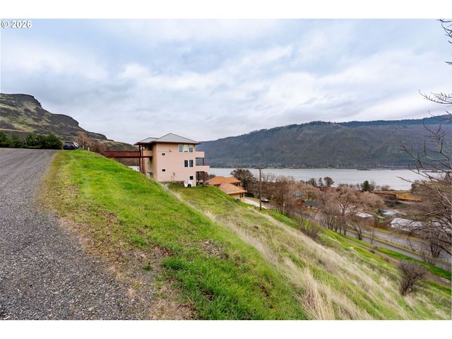 812 KLICKITAT St, Lyle, WA 98635