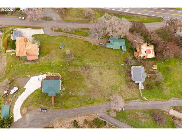 812 KLICKITAT St, Lyle, WA 98635