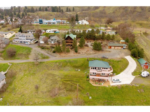 812 KLICKITAT St, Lyle, WA 98635