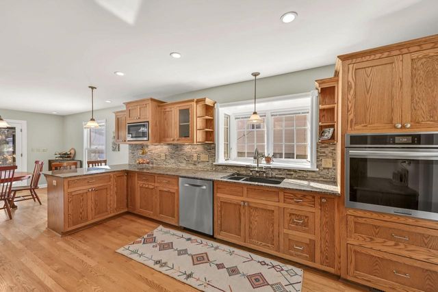 927 E Lexington BOULEVARD, Whitefish Bay, WI 53217