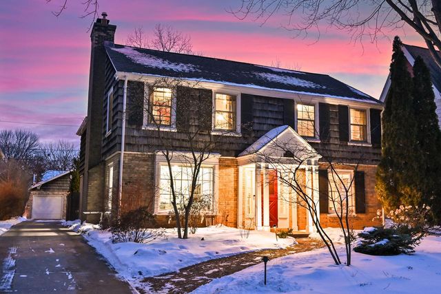 927 E Lexington BOULEVARD, Whitefish Bay, WI 53217